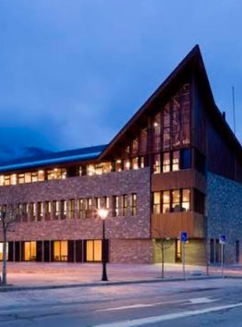 Palacio de congresos de Benasque / Centro de ciencias Pedro Pascual